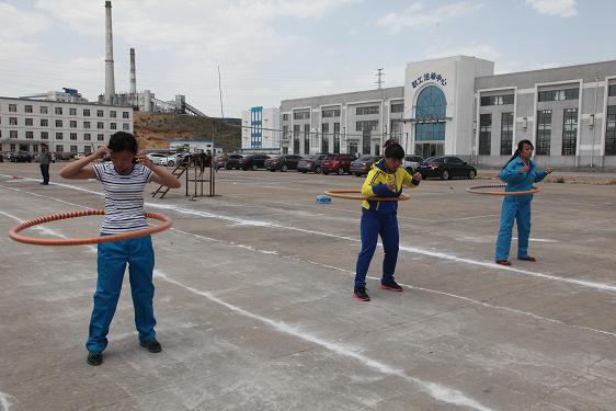 女子组呼啦圈角逐